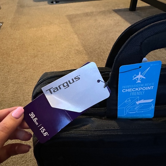 NWT Targus Revolution Laptop Case, Black Nylon 15.6" - Picture 6 of 9